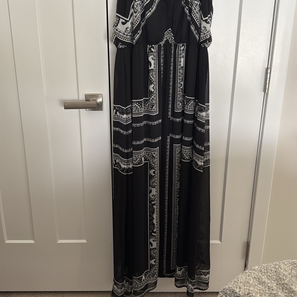 Black and White Maxi Dress - Picture 3 of 5